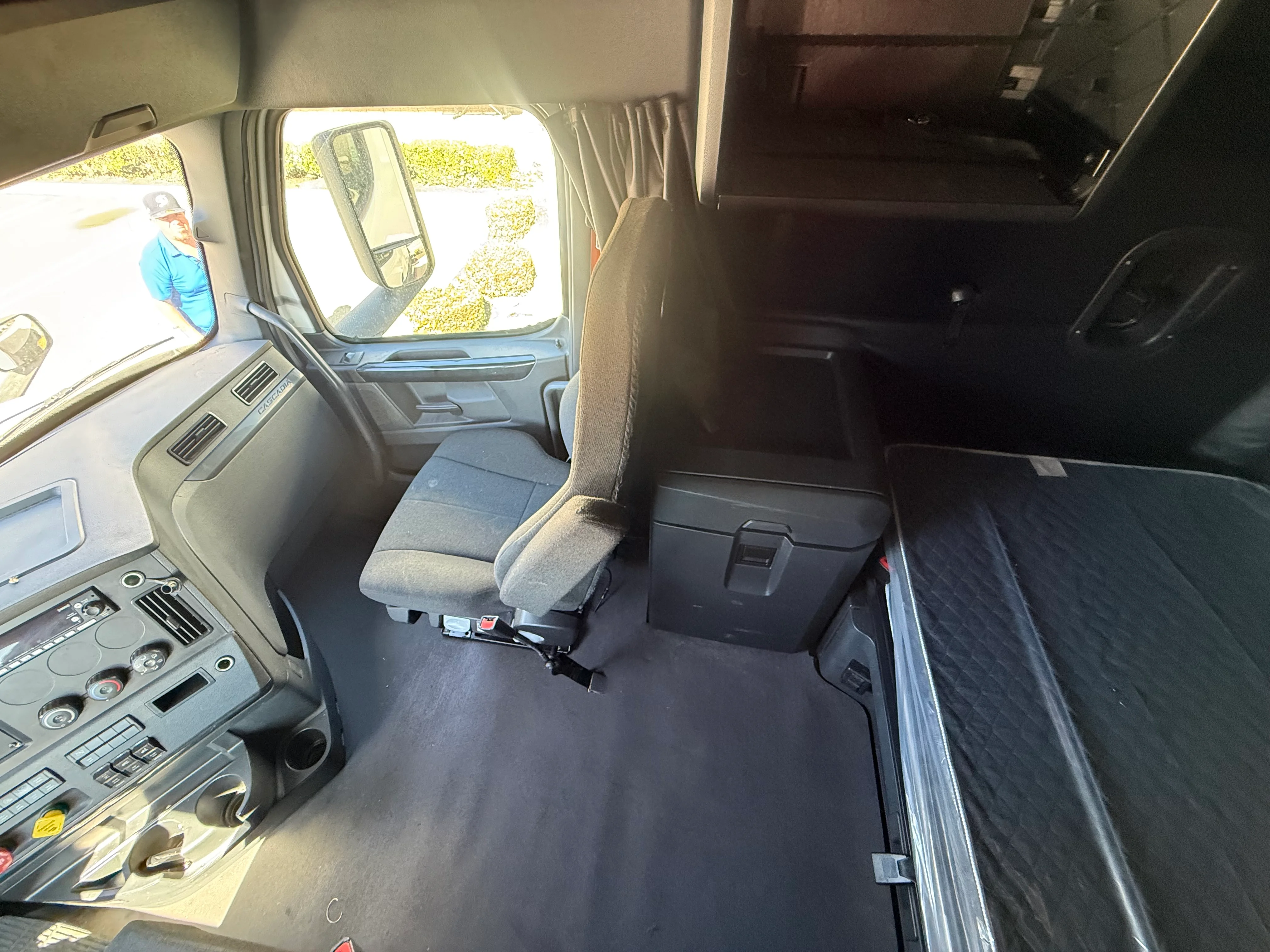 2023 Freightliner Cascadia in Selectrucks Fontana, CA — photo 18