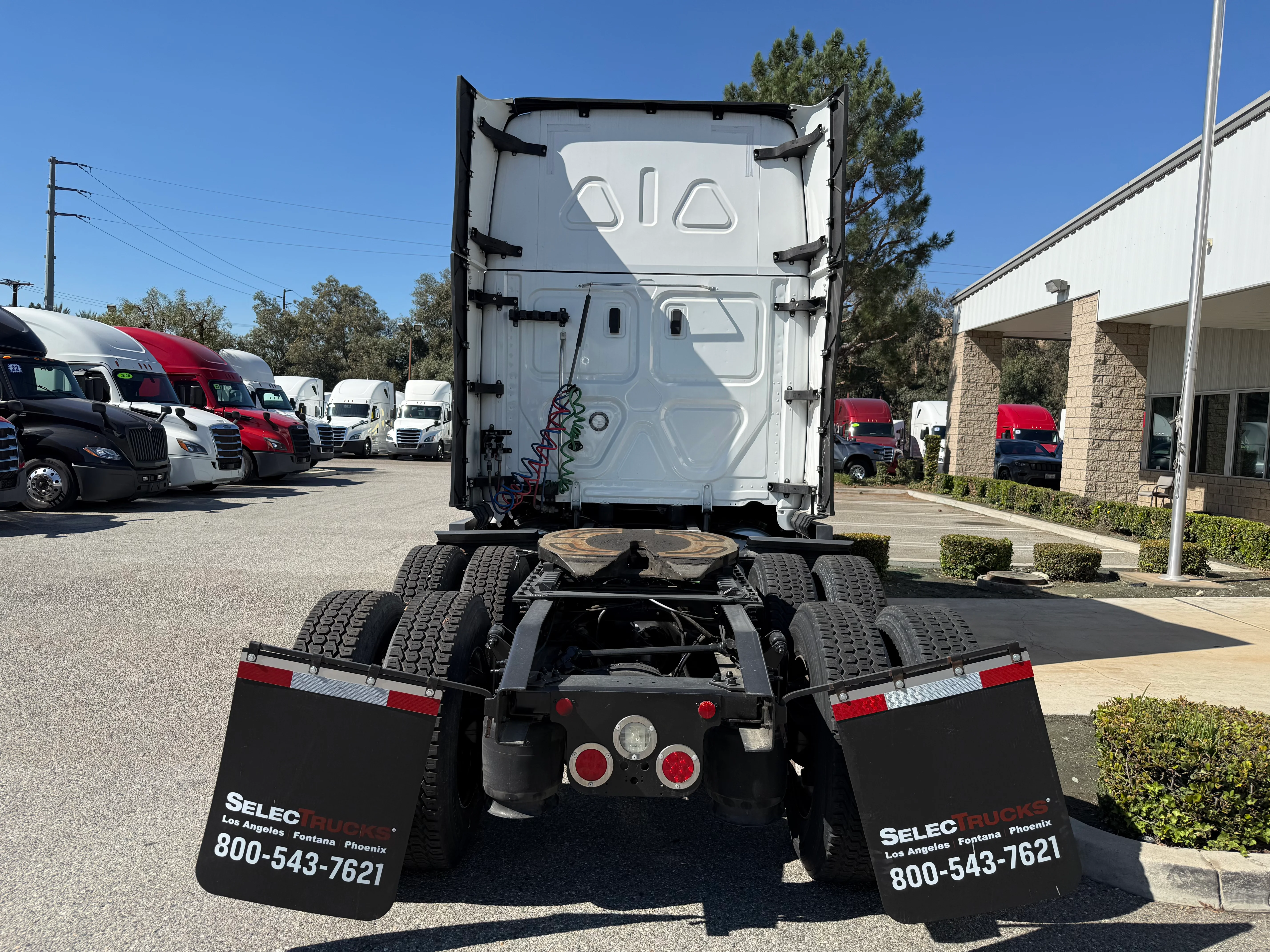 2023 Freightliner Cascadia in Selectrucks Fontana, CA — photo 5