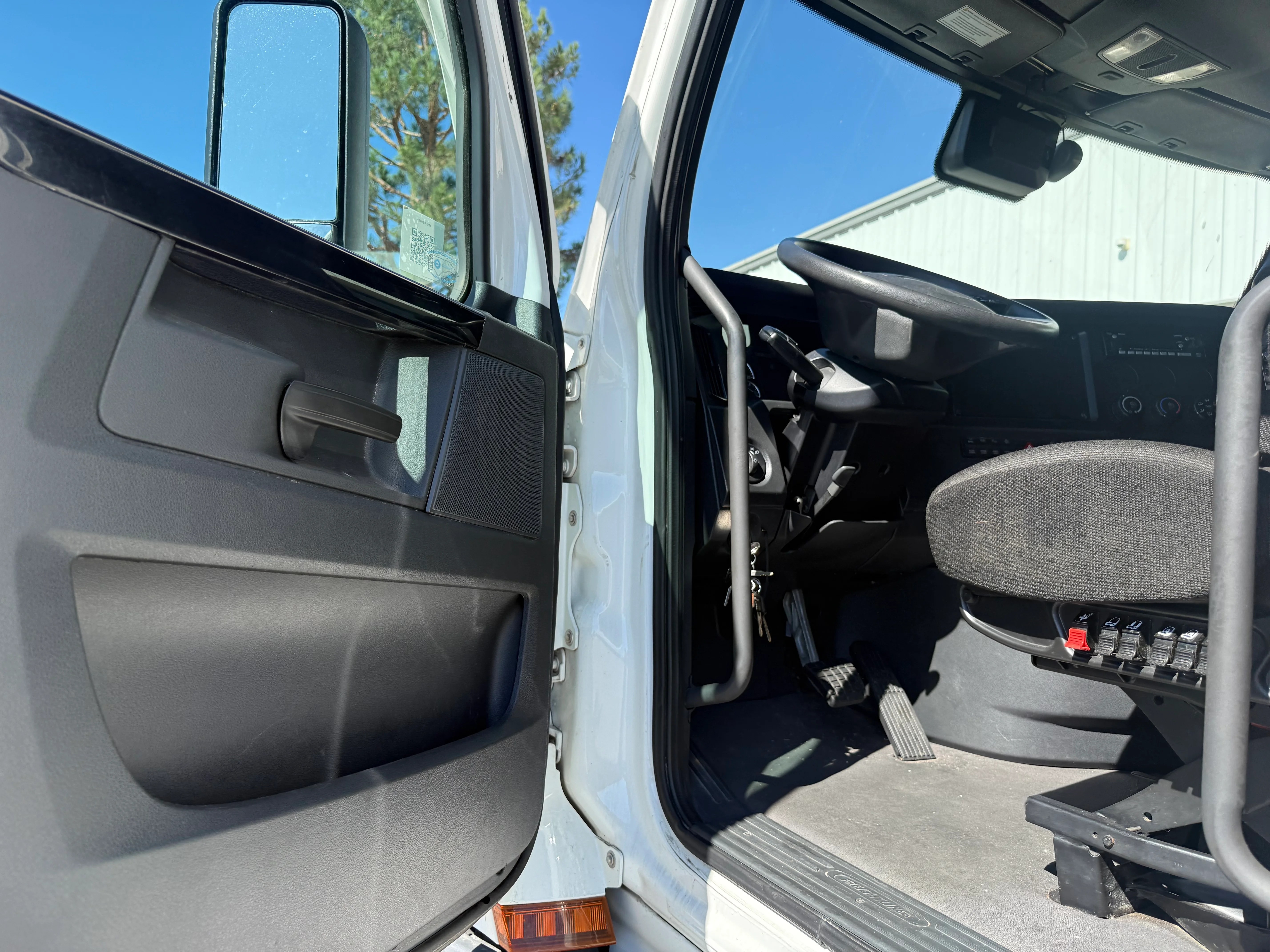 2023 Freightliner Cascadia in Selectrucks Fontana, CA — photo 19