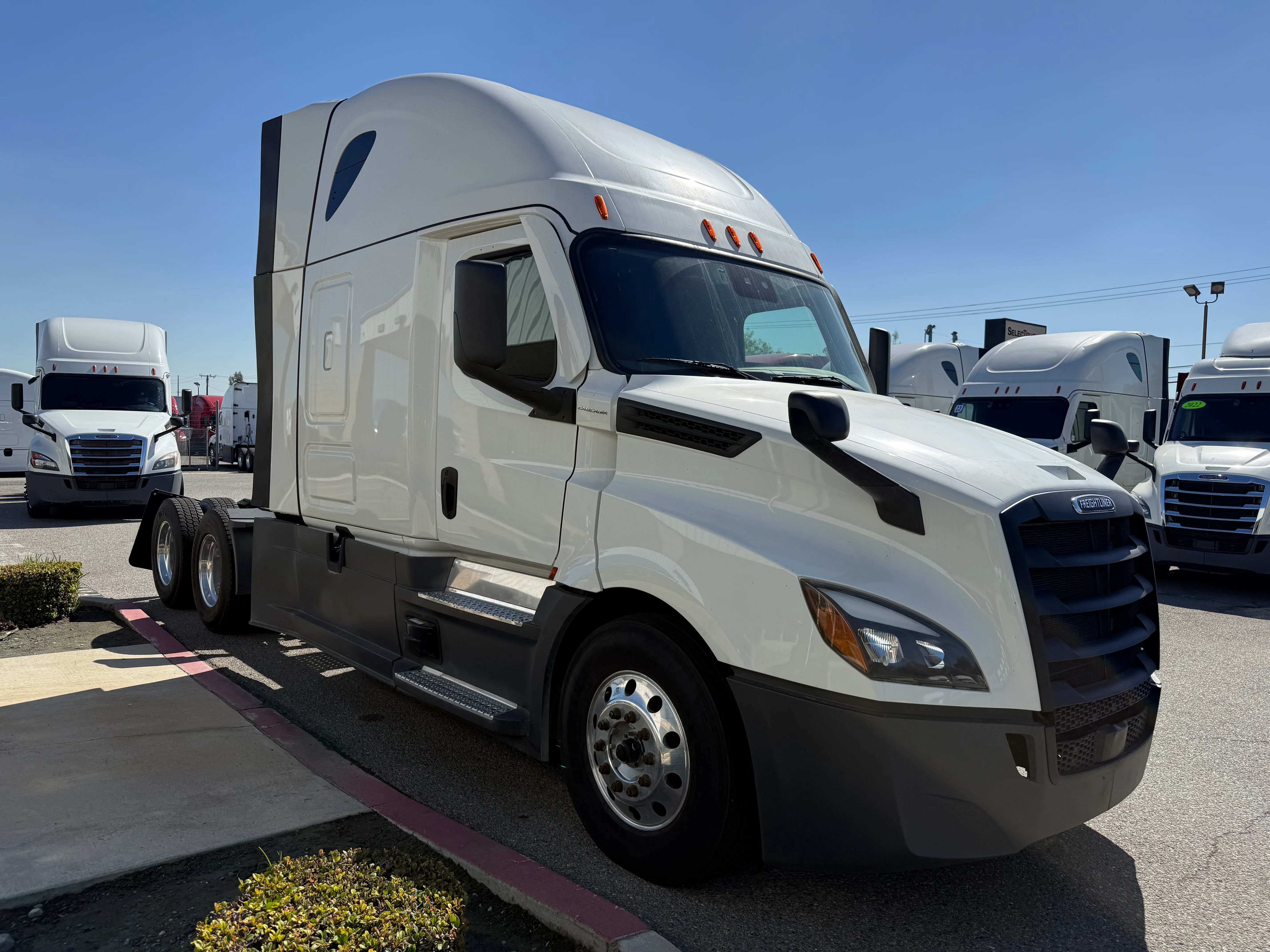 2023 Freightliner Cascadia in Selectrucks Fontana, CA — photo 9