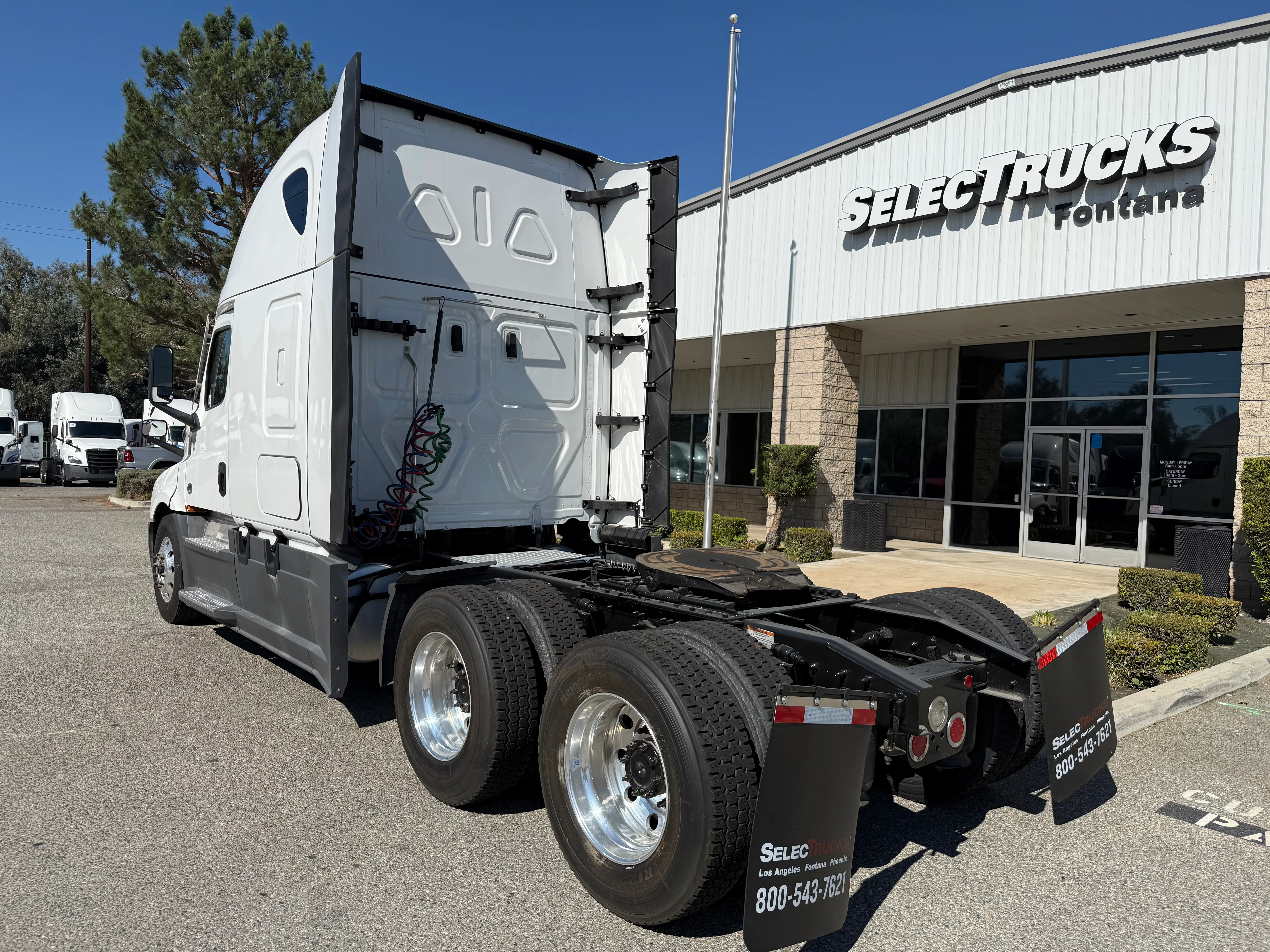 2023 Freightliner Cascadia in Selectrucks Fontana, CA — photo 4