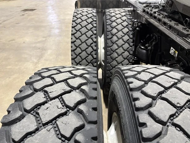 2012 Kenworth T800 - image 8