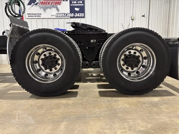 2012 Kenworth T800 - image 10