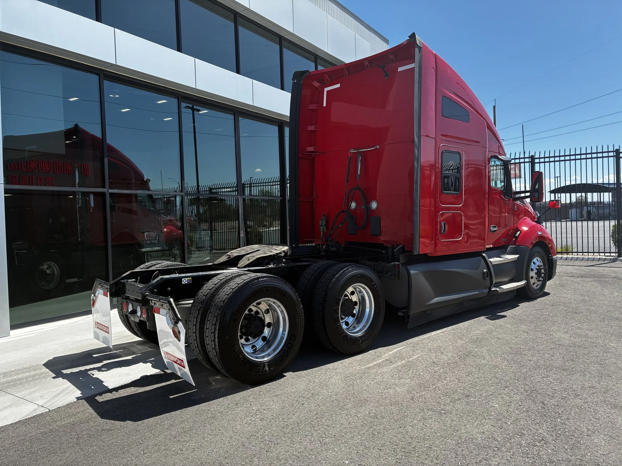 2022 Kenworth T680 in Las Vegas, NV — photo 3