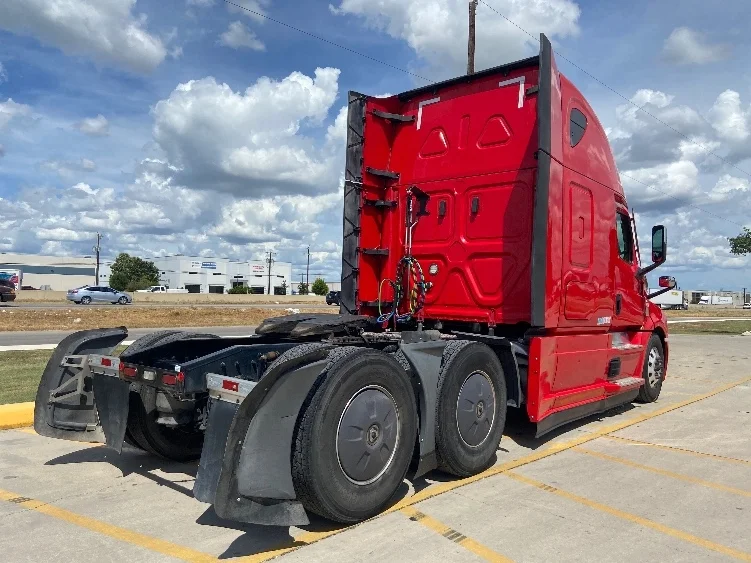 2022 Freightliner Cascadia in San Antonio, TX — photo 7