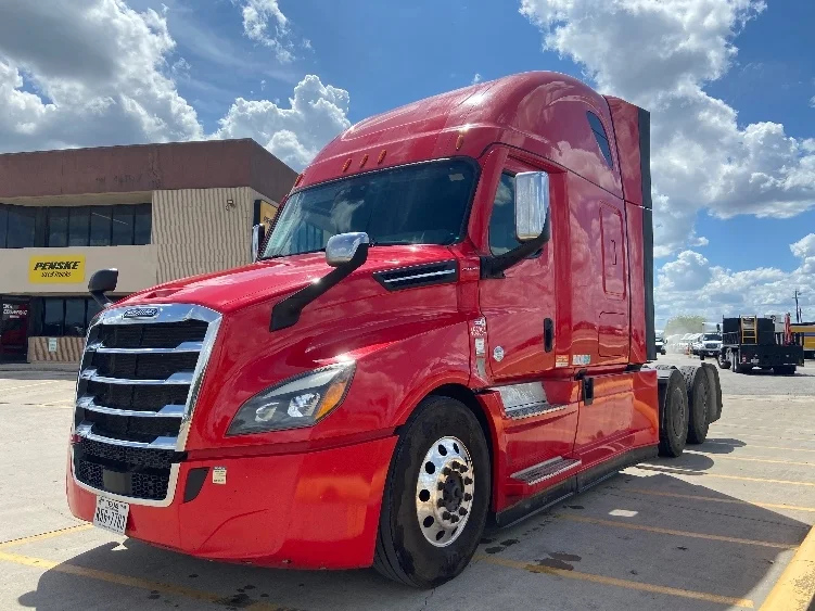 2022 Freightliner Cascadia in San Antonio, TX — photo 3