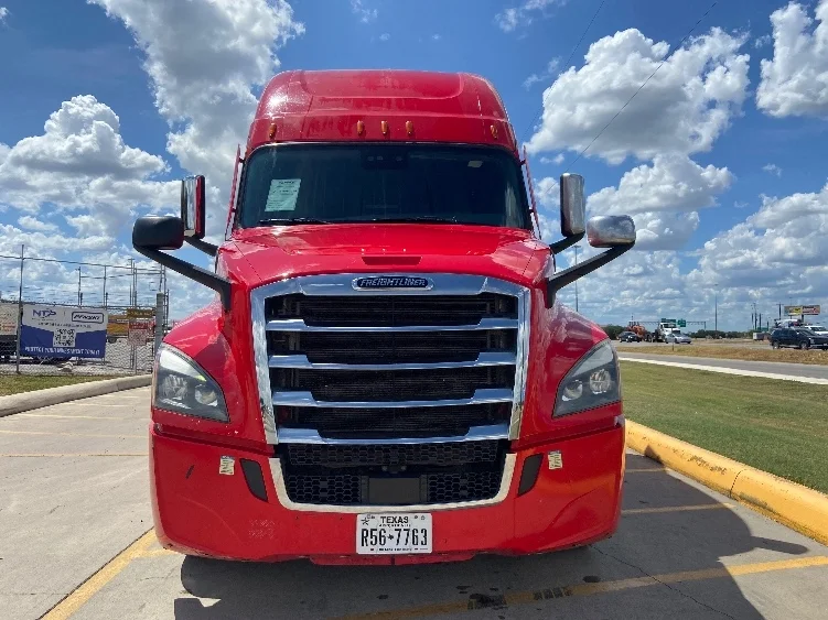2022 Freightliner Cascadia in San Antonio, TX — photo 2