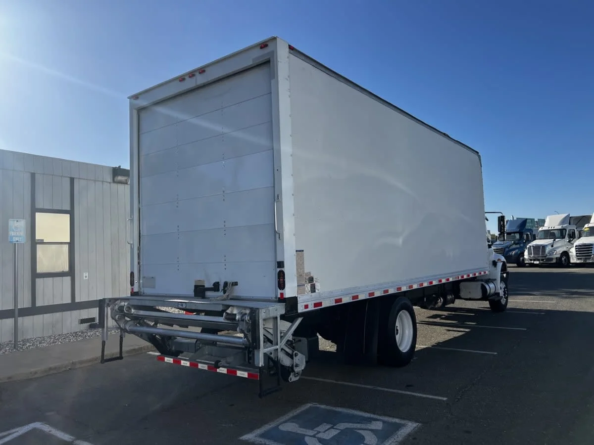 2019 International 4300 in San Diego, CA — photo 4