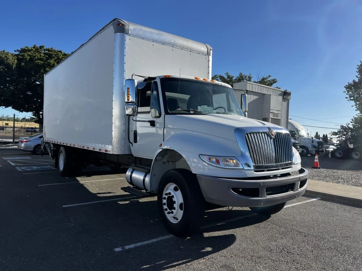 2019 International 4300 in San Diego, CA — photo 3