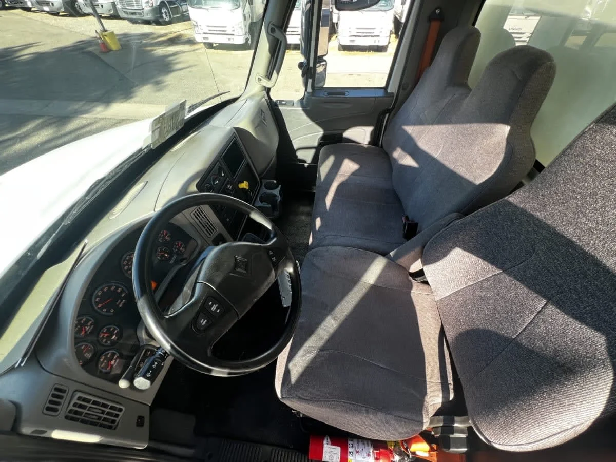 2019 International 4300 in San Diego, CA — photo 7