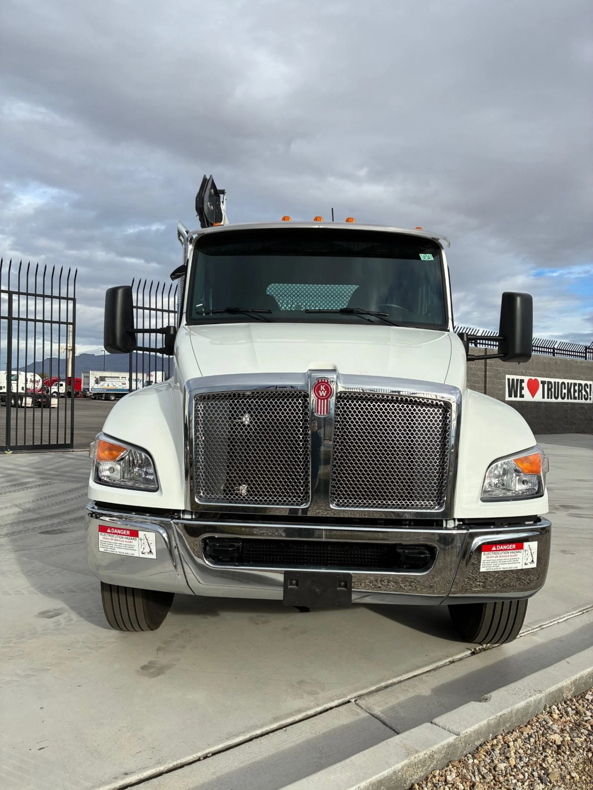 2025 Kenworth T280 in Las Vegas, NV — photo 4