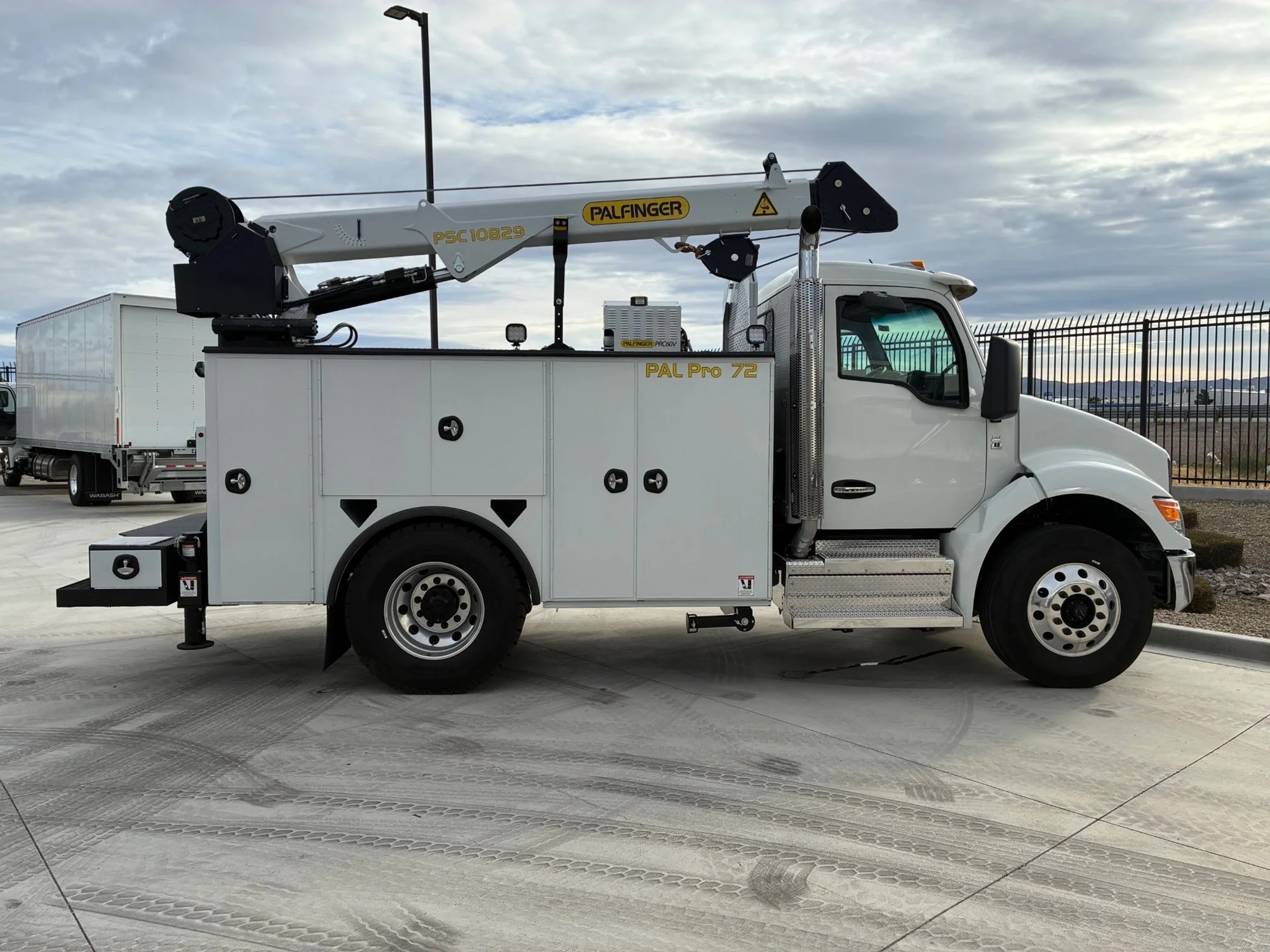 2025 Kenworth T280 in Las Vegas, NV — photo 2