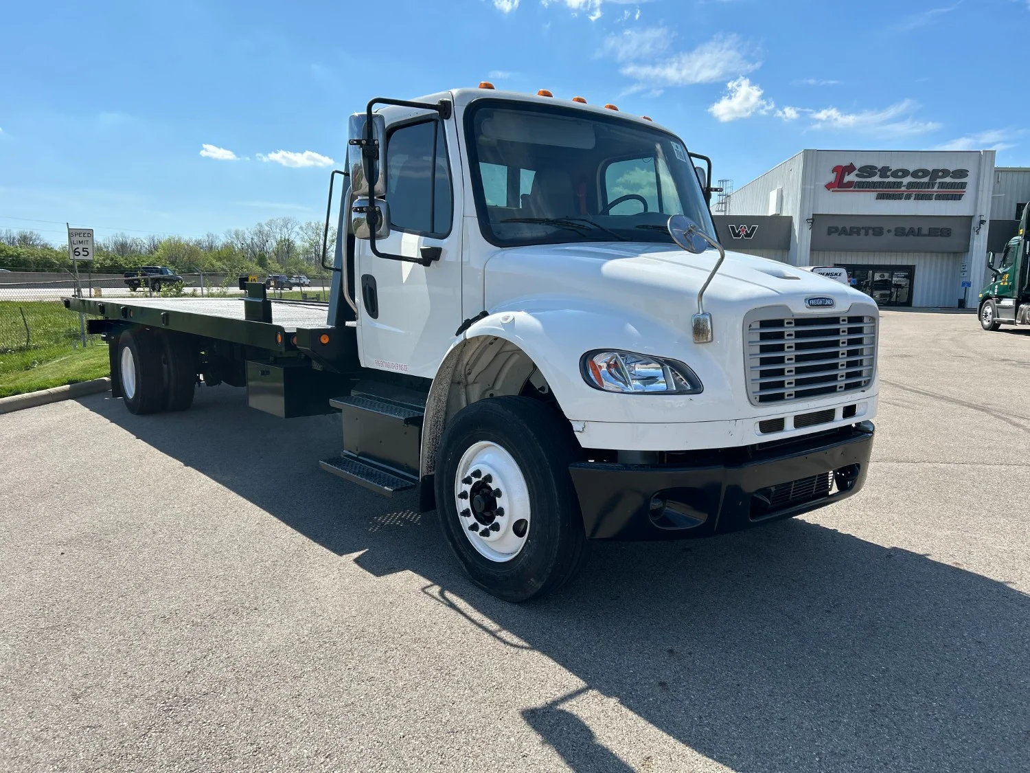 2015 Freightliner M2 106 in Dayton, OH — photo 2