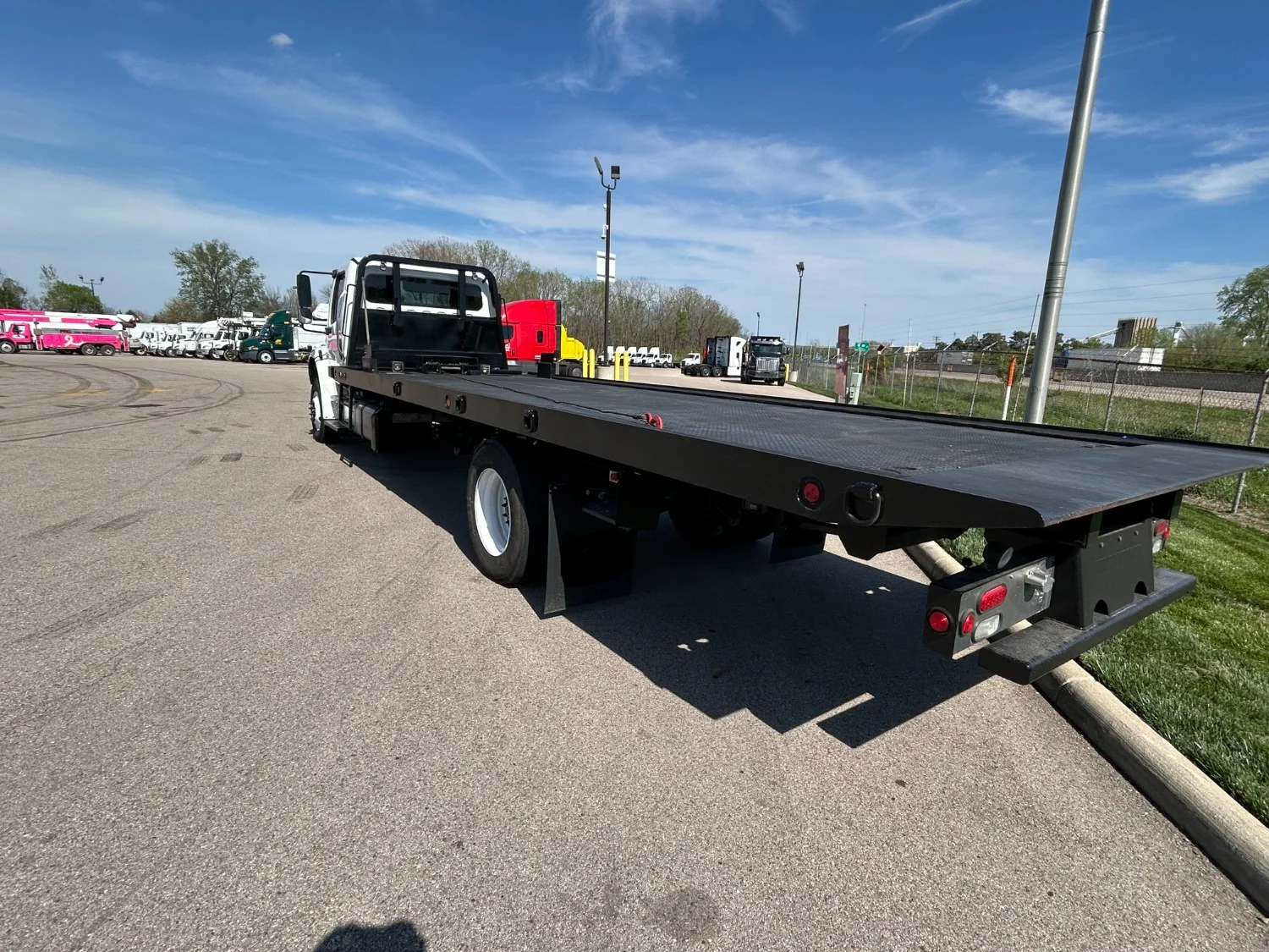2015 Freightliner M2 106 in Dayton, OH — photo 6