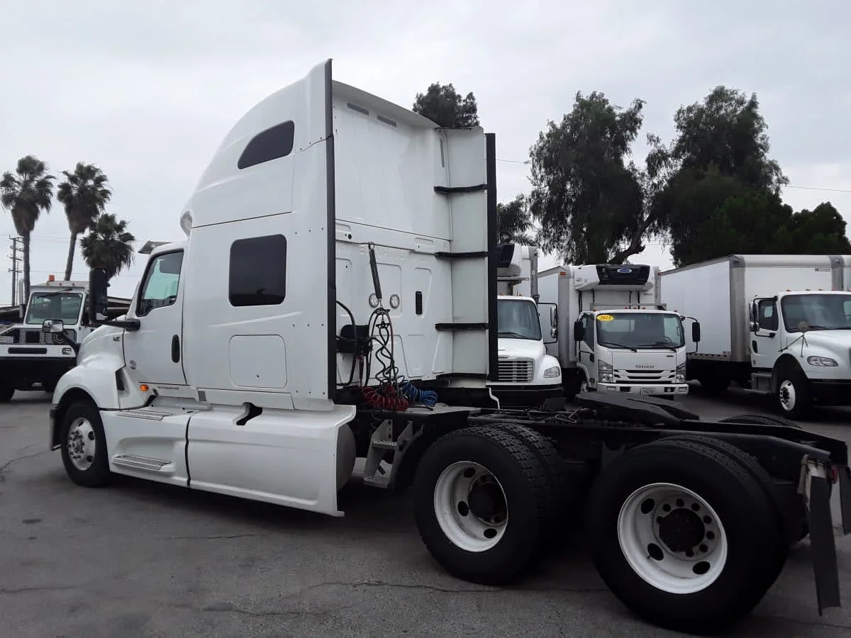 2020 International LT - image 6