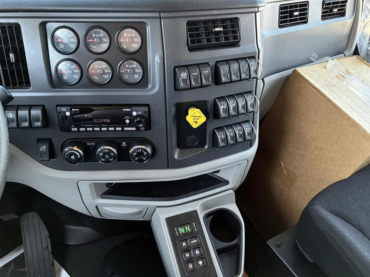 2026 Peterbilt 567 - image 9