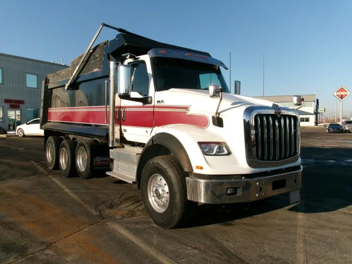 2023 International HX - image 4