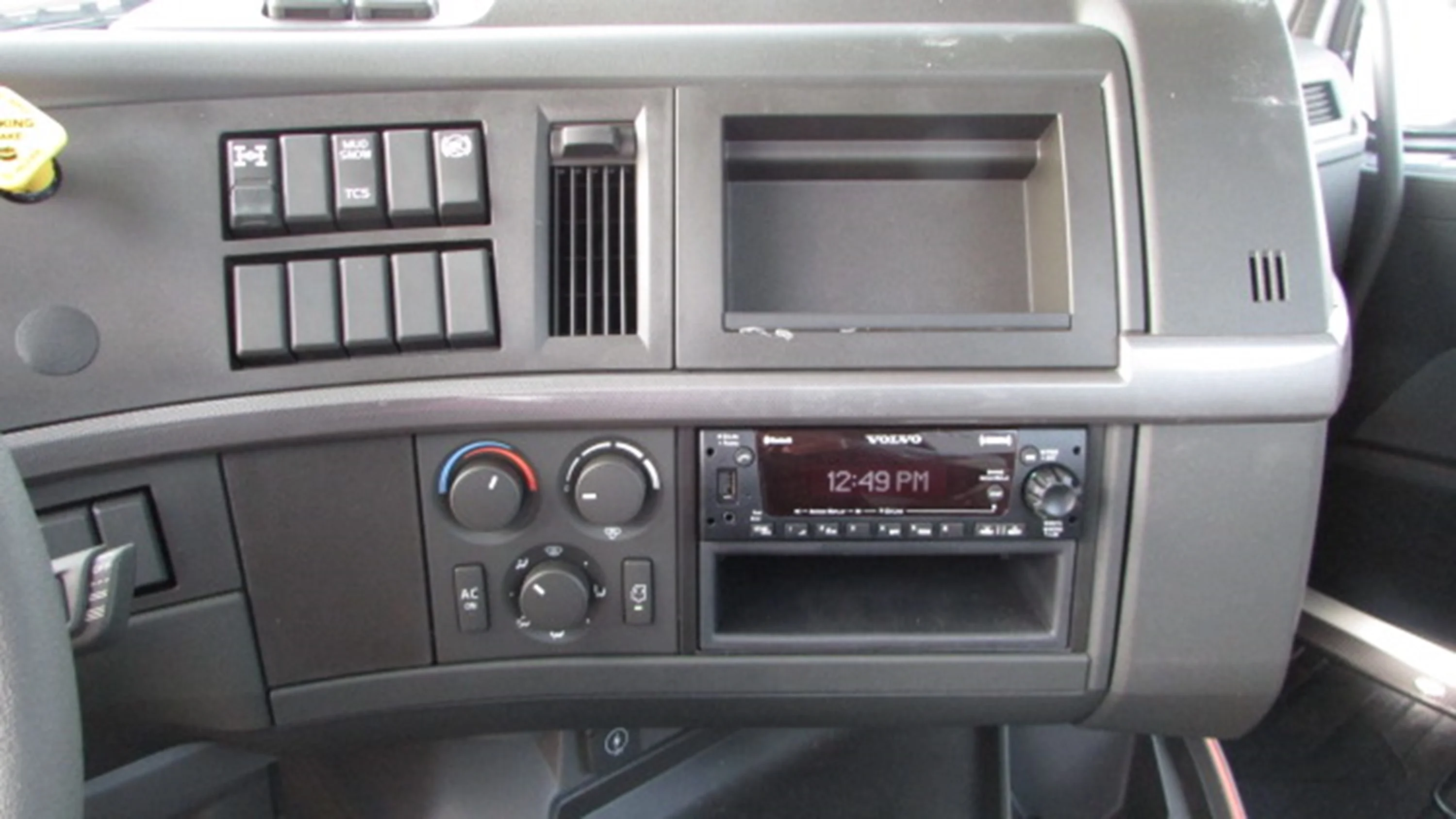 2025 Volvo VHD 300 in Houston, TX — photo 11
