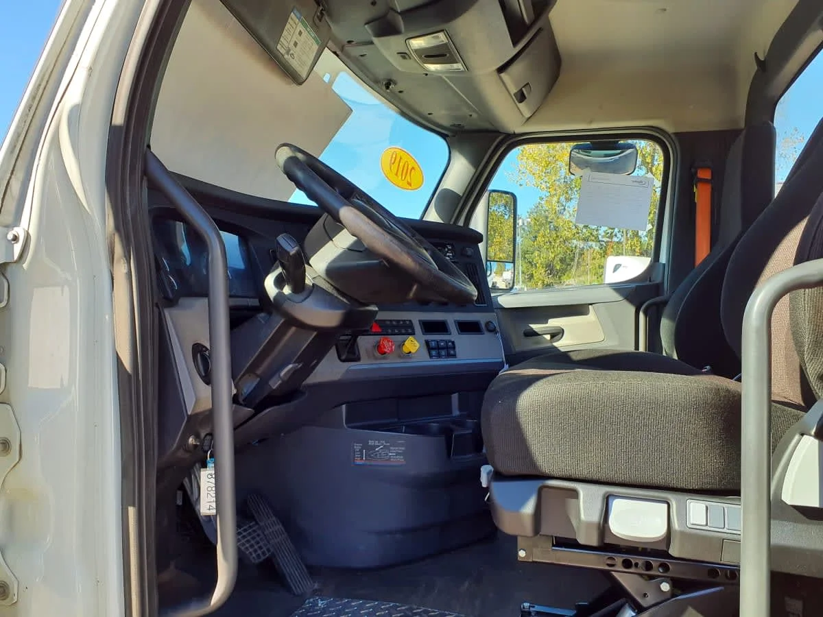 2019 Freightliner Cascadia in O'fallon, MO — photo 7