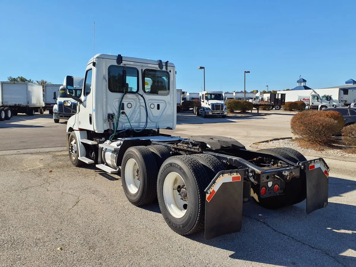 2019 Freightliner Cascadia in O'fallon, MO — photo 6