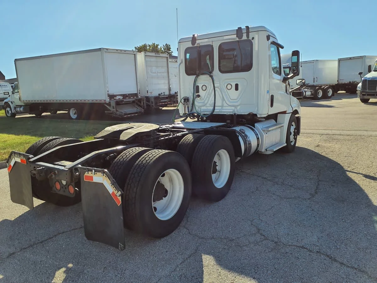 2019 Freightliner Cascadia in O'fallon, MO — photo 4