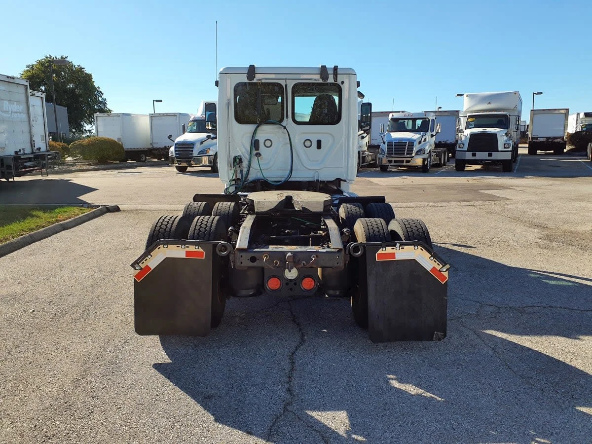 2019 Freightliner Cascadia in O'fallon, MO — photo 5