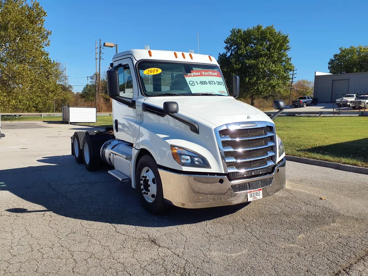 2019 Freightliner Cascadia in O'fallon, MO — photo 3
