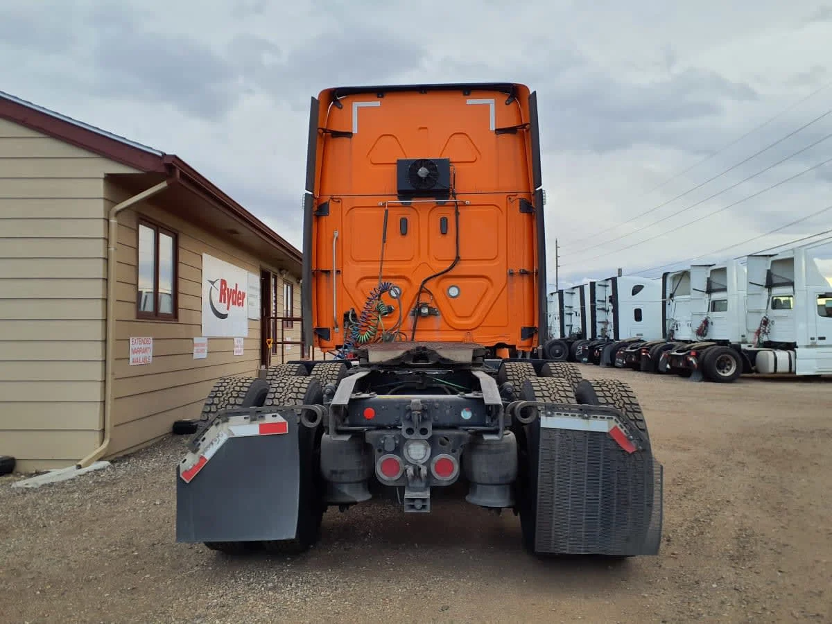 2019 Freightliner Cascadia - image 5