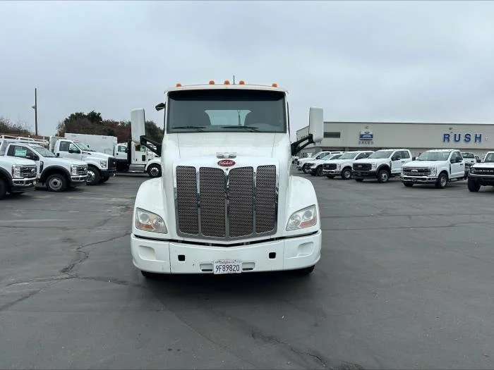 2019 Peterbilt 579 - image 3