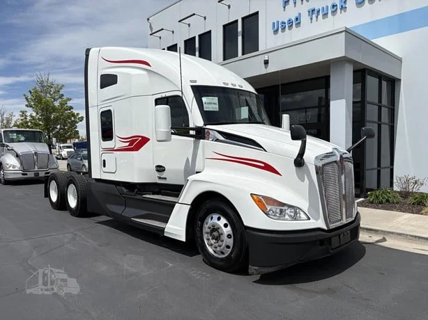 2023 Kenworth T680 in Salt Lake City, UT — photo 2