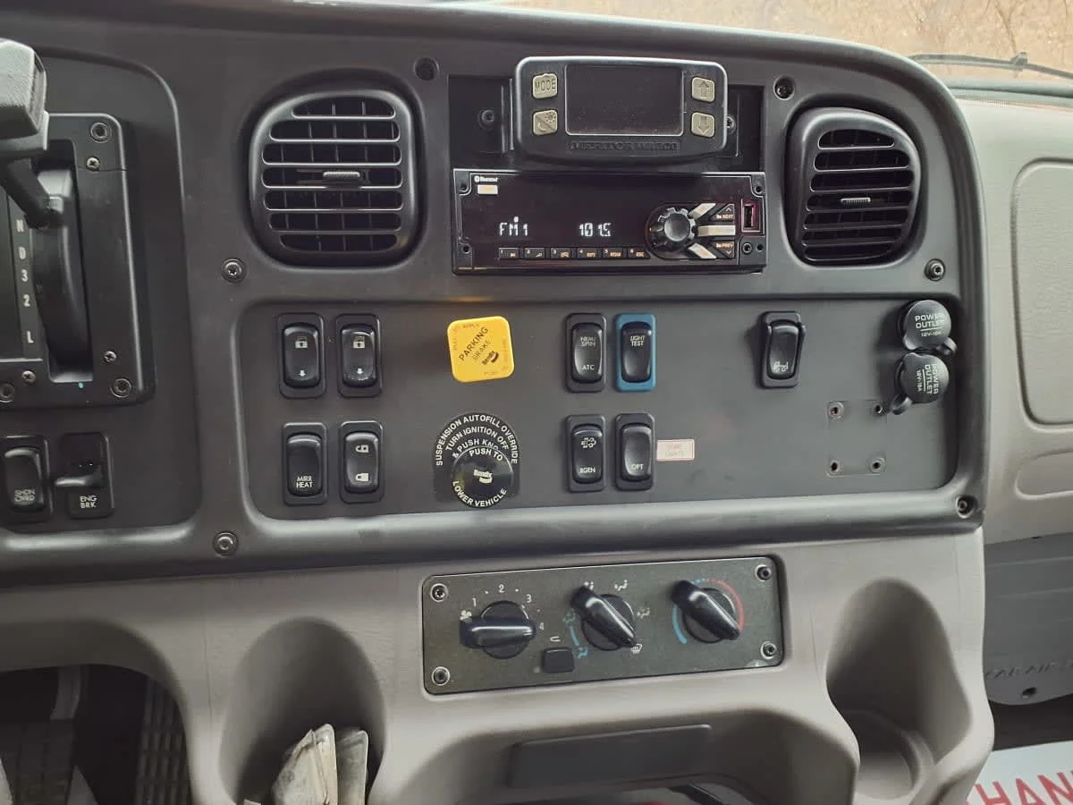 2019 Freightliner M2 106 - image 11