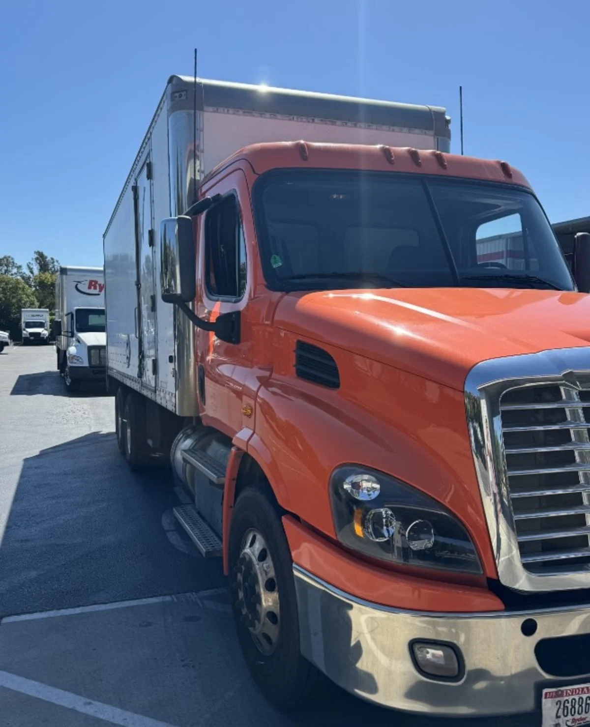 2018 Freightliner Cascadia - image 3