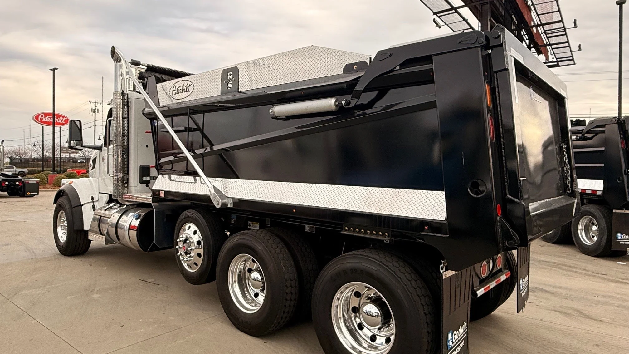 2026 Peterbilt 567 in Charlotte, NC — photo 3