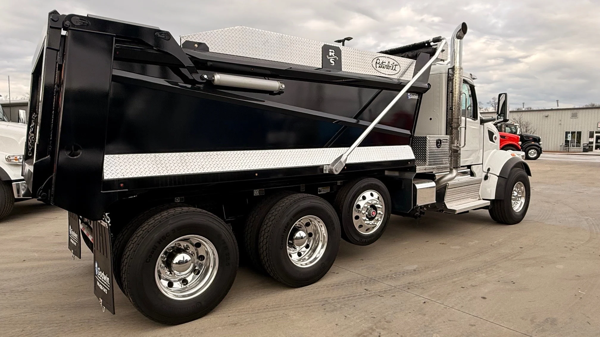 2026 Peterbilt 567 in Charlotte, NC — photo 5
