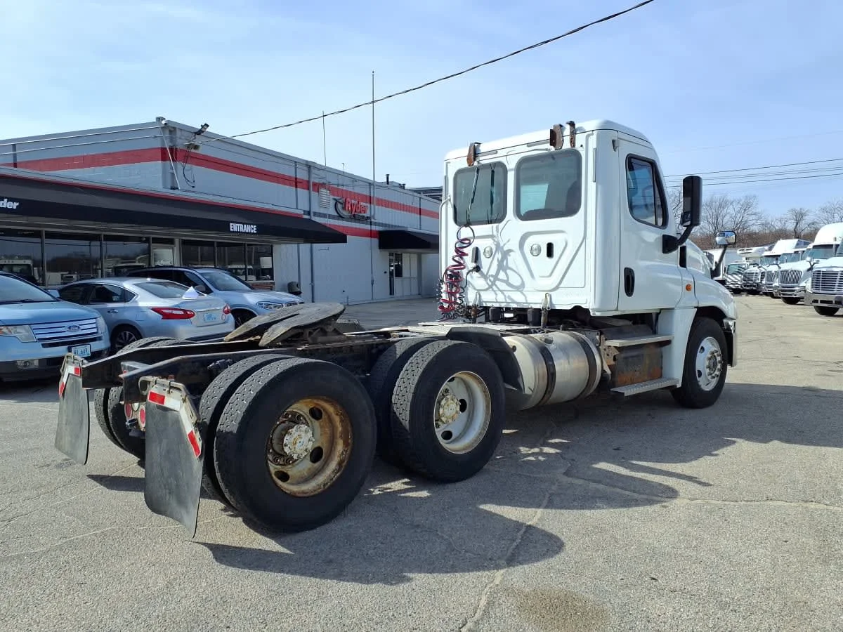 2018 Freightliner Cascadia in Warwick, RI — photo 4