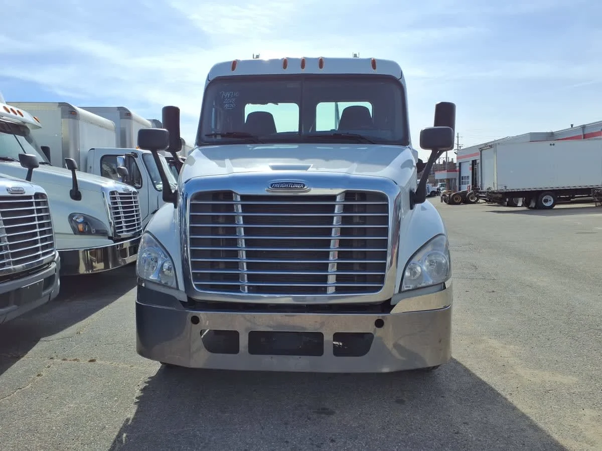 2018 Freightliner Cascadia in Warwick, RI — photo 2