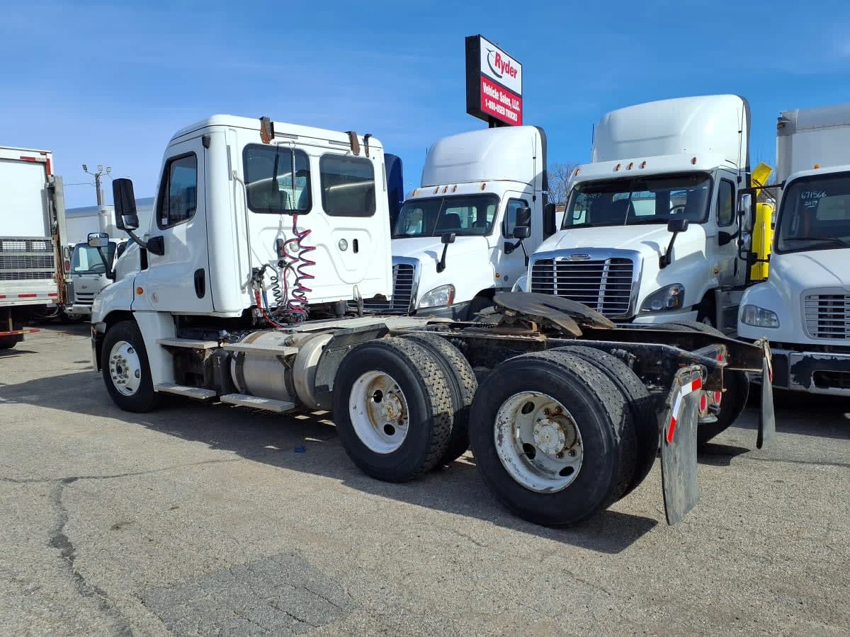 2018 Freightliner Cascadia in Warwick, RI — photo 6