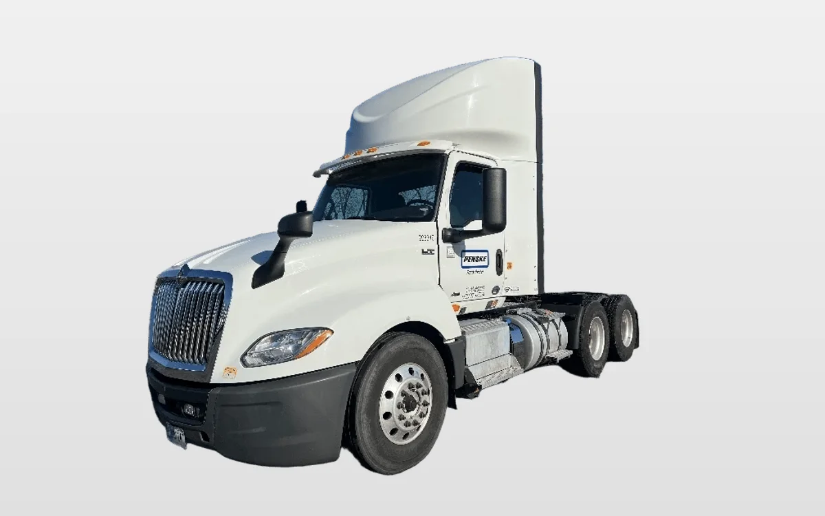 2018 International LT - image 1