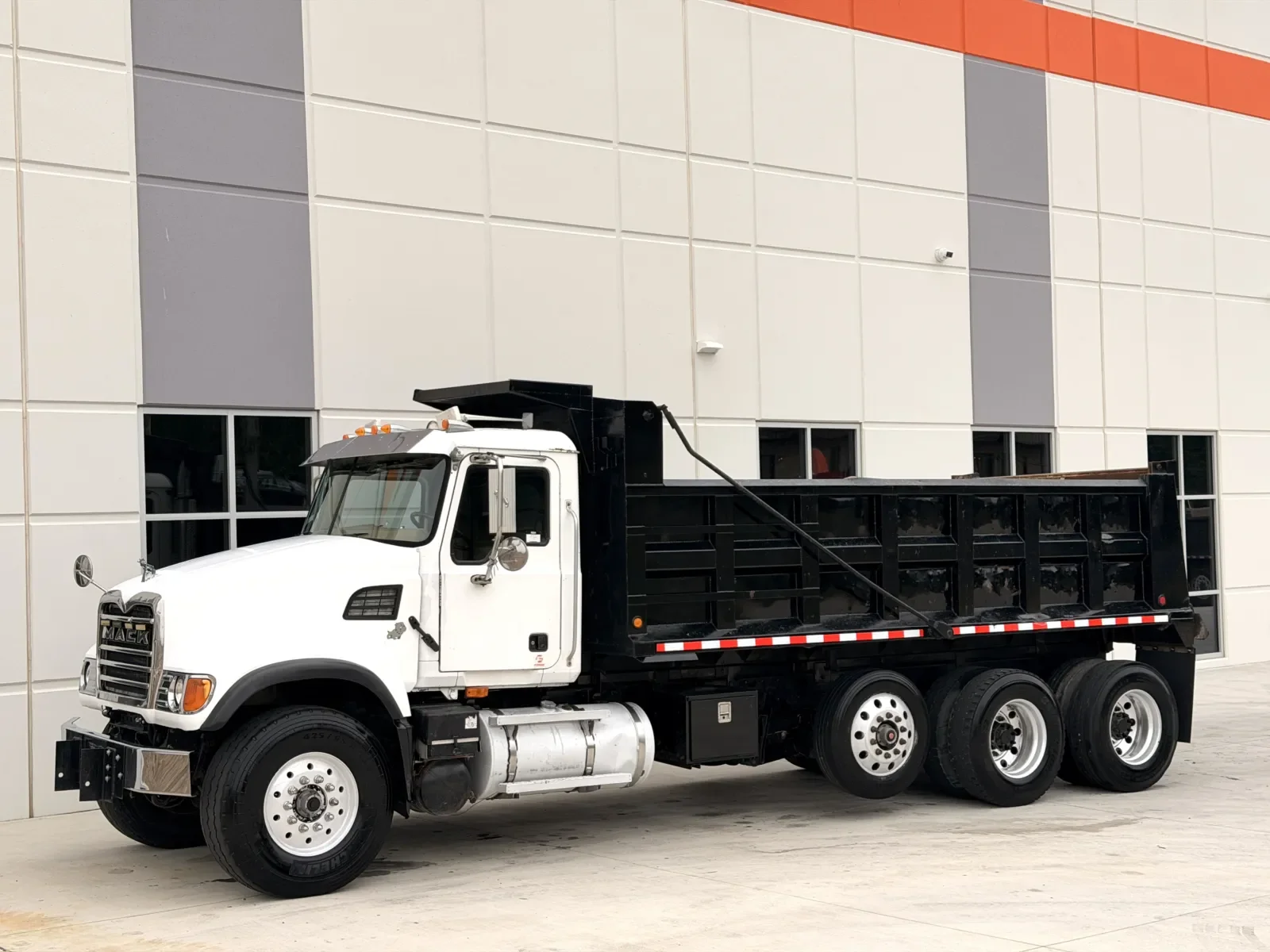 2004 Mack in Greer, SC — photo 3