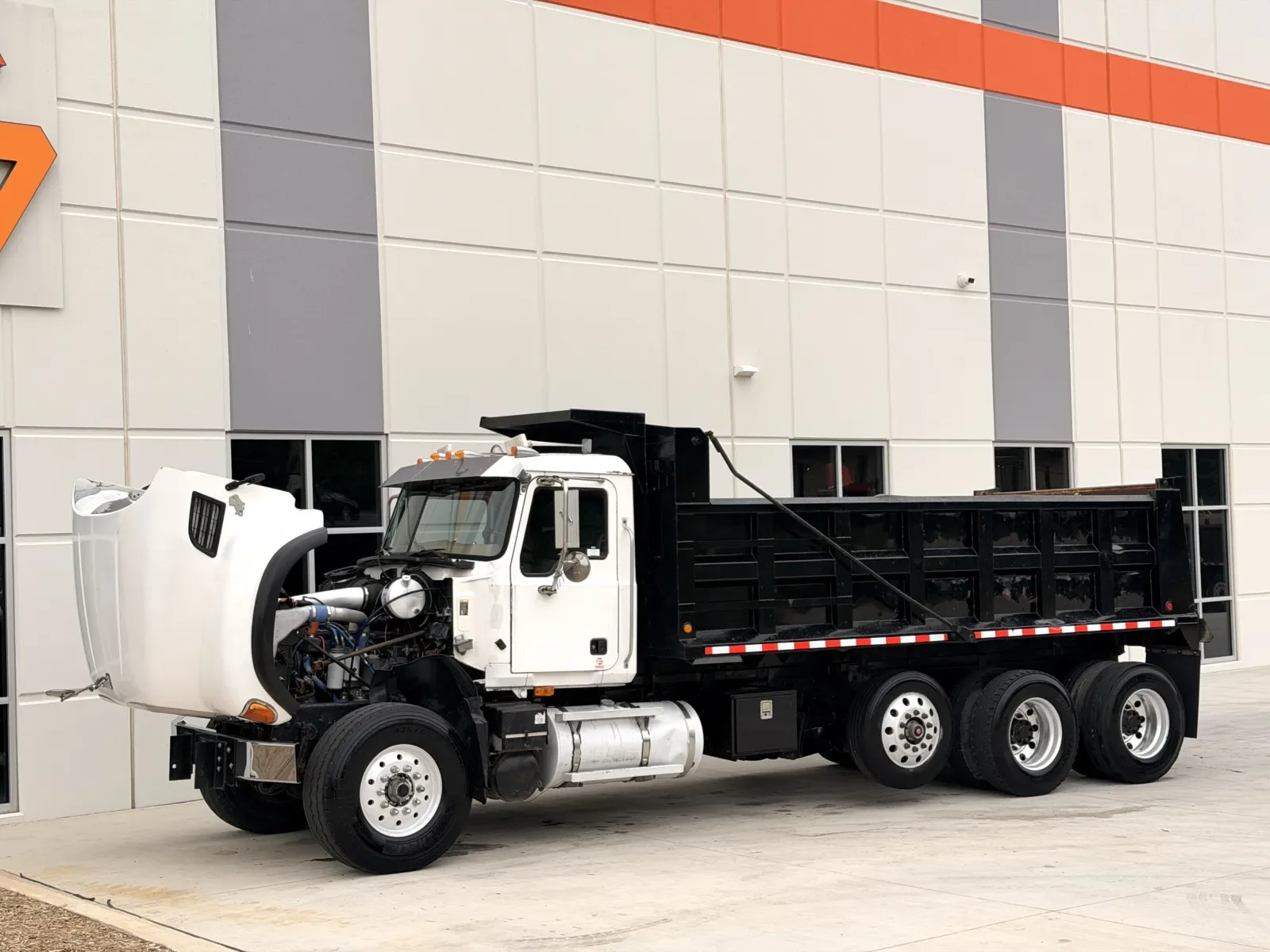 2004 Mack in Greer, SC — photo 11