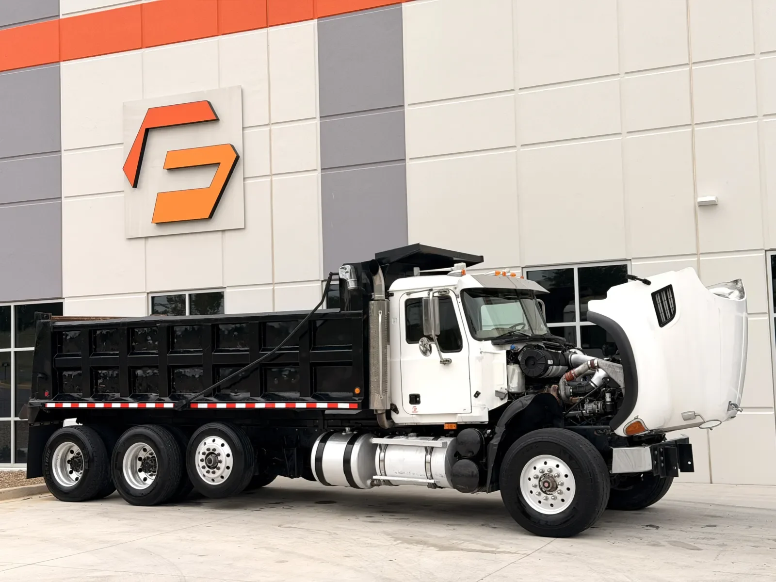 2004 Mack in Greer, SC — photo 10