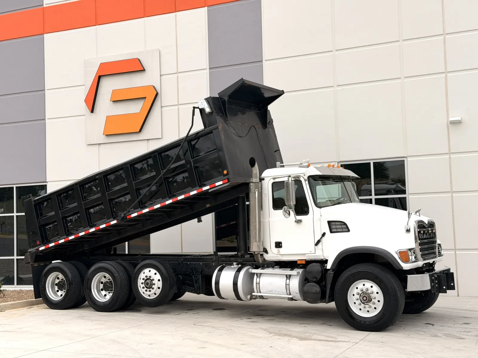2004 Mack
