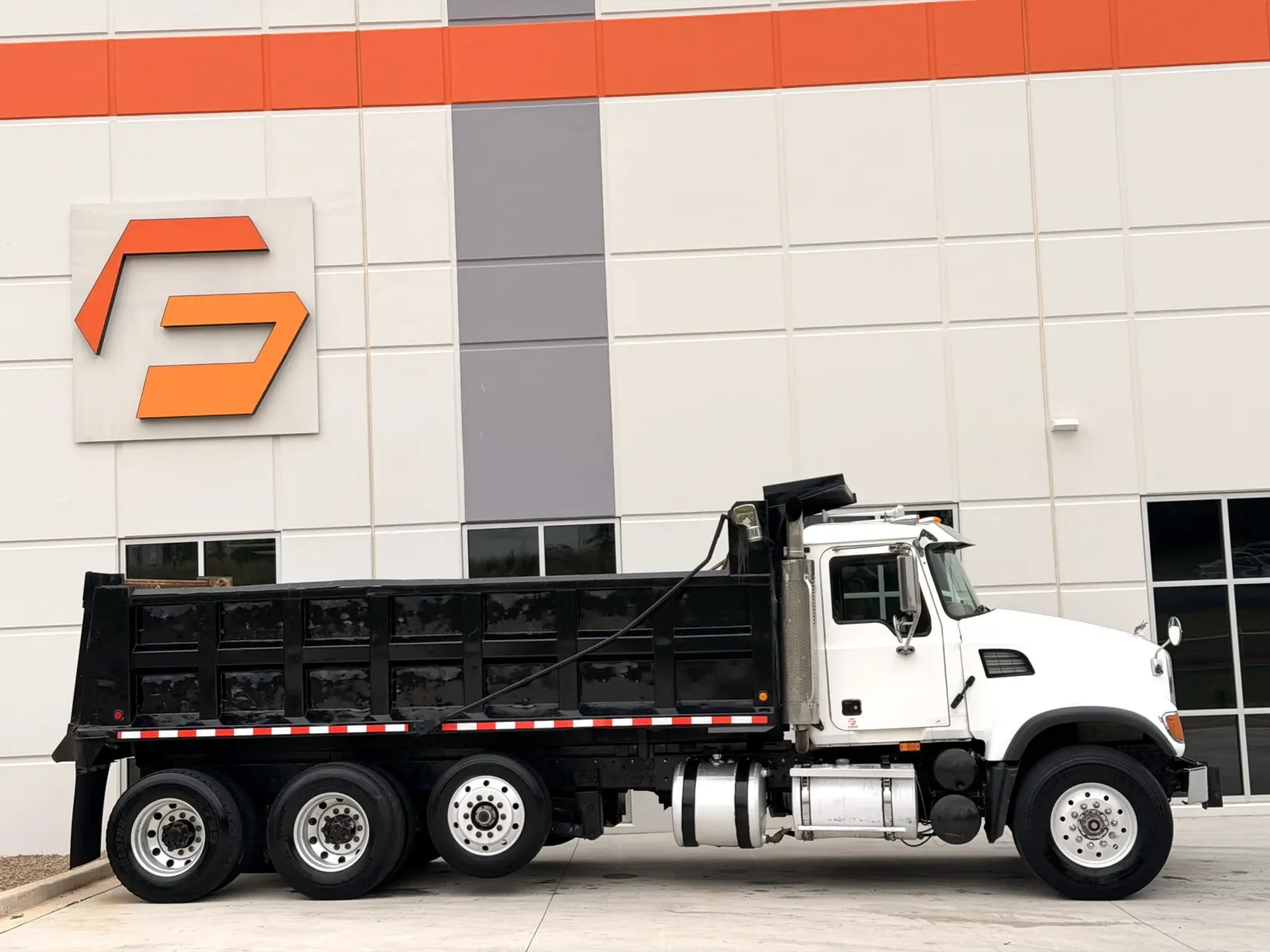 2004 Mack in Greer, SC — photo 4