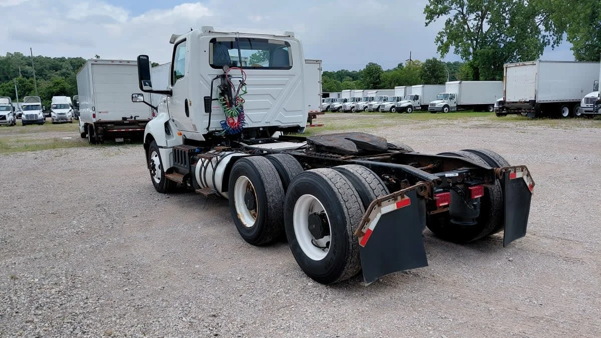 2019 International LT - image 6