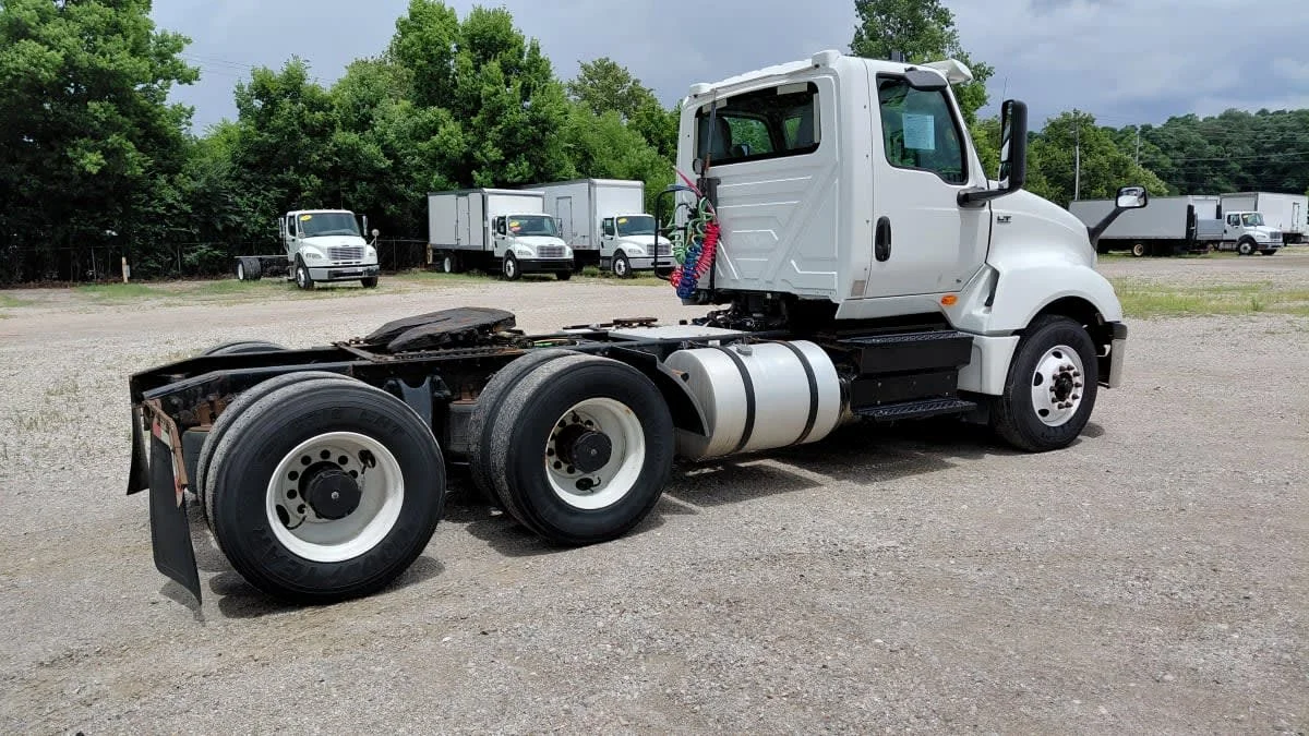 2019 International LT - image 4