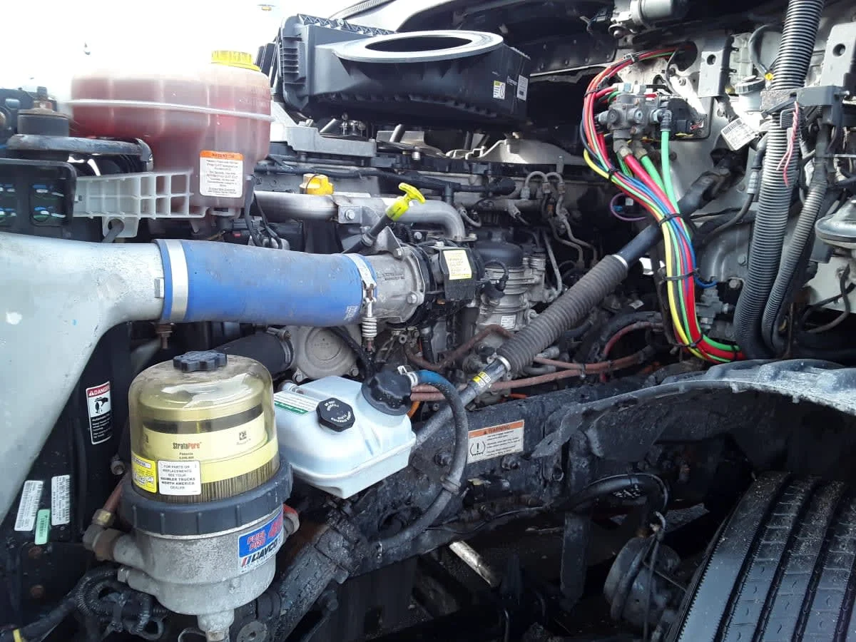 2020 Freightliner Cascadia - image 8