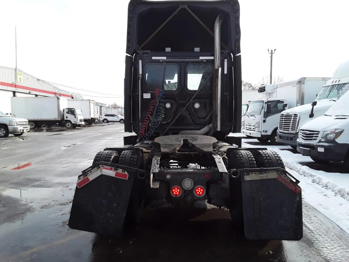 2020 Freightliner Cascadia - image 5