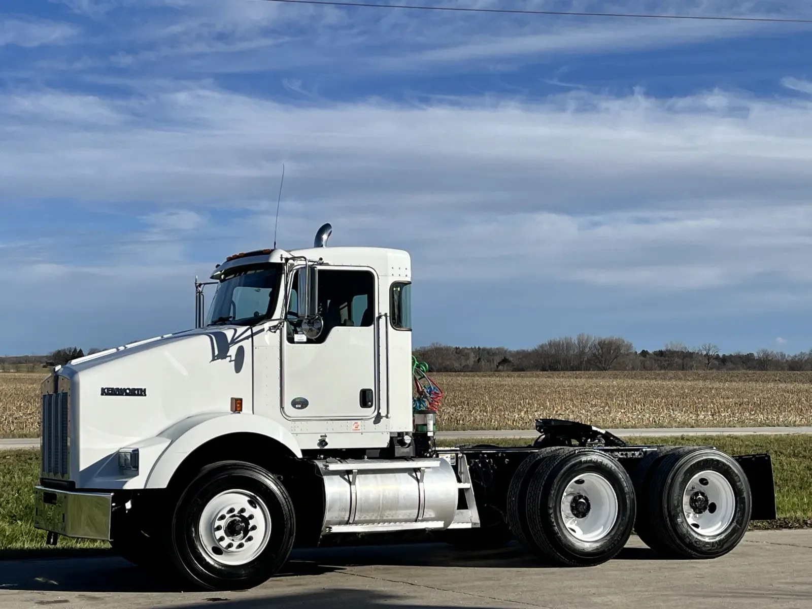 2011 Kenworth T800 - image 2