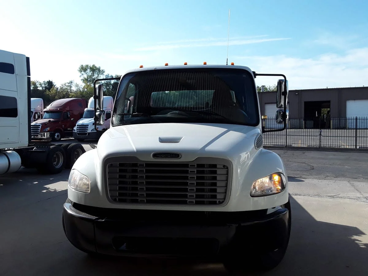 2019 Freightliner M2 106 in Kansas City, MO — photo 2