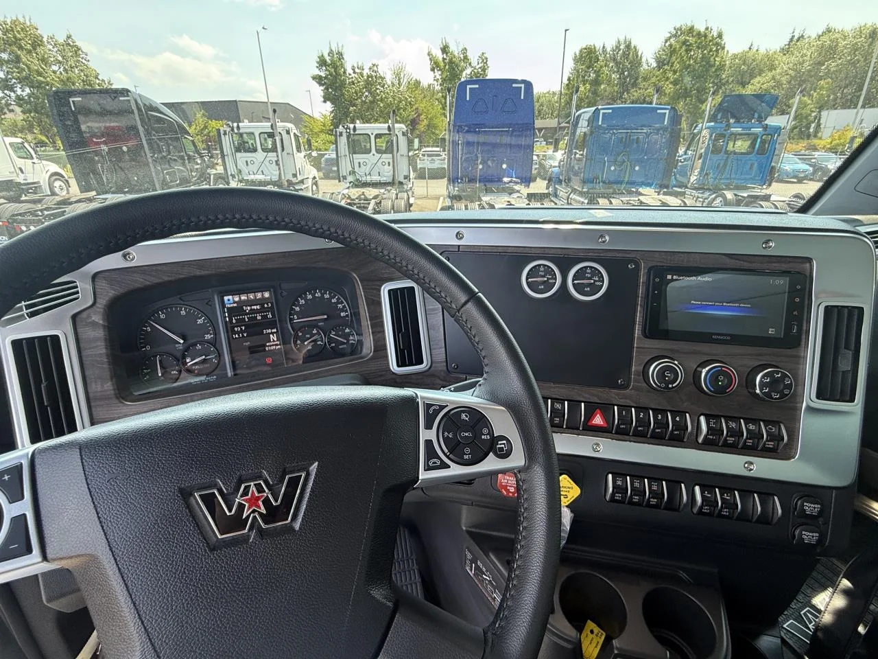 2025 Western Star 47X in Ridgefield, WA — photo 9